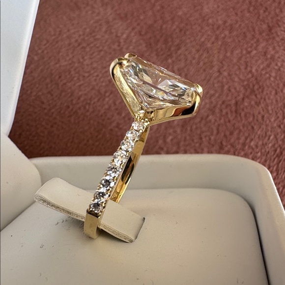 4.60 Carat Elongated Cushion Lab-Grown Diamond Ring - Picture 5 of 6